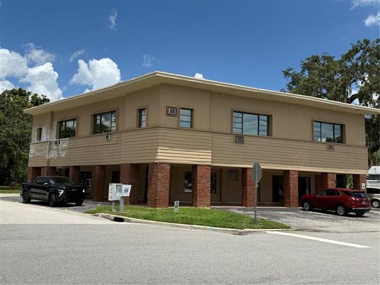 Exterior, Facade, Brick Facade, Raised Ranch