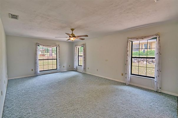 Empty room, Interior