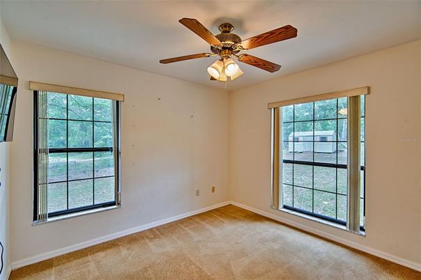 Empty room, Interior