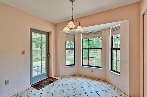 Empty room, Interior, Pendant Lights