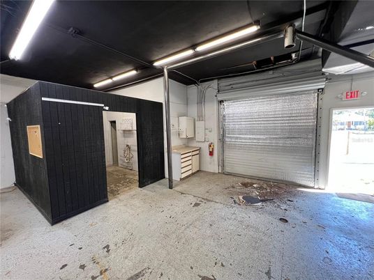 Garage, Interior