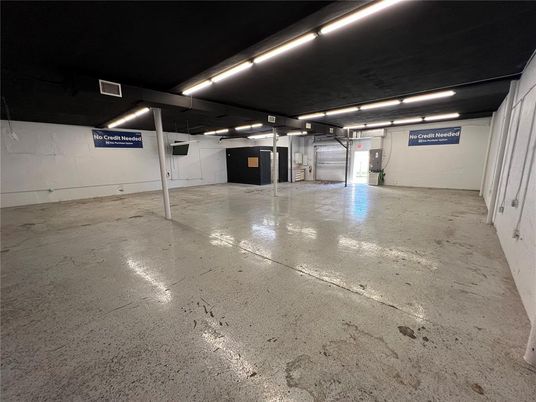 Garage, Interior