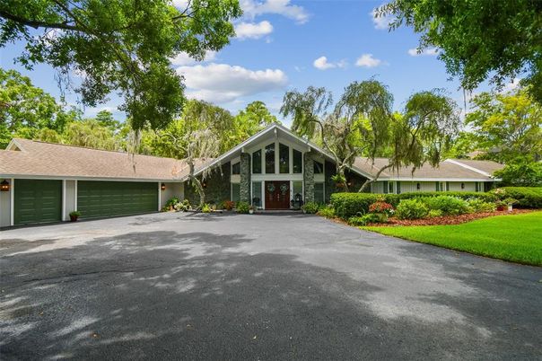 Attached, Exterior, Facade, Ranch