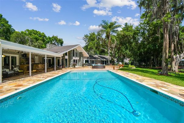 Exterior, Pool