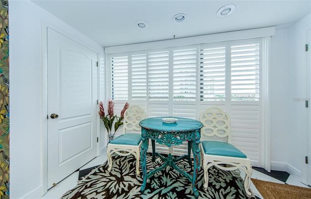 Dining room, Interior, Recessed Lighting