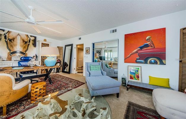 Home Office, Interior
