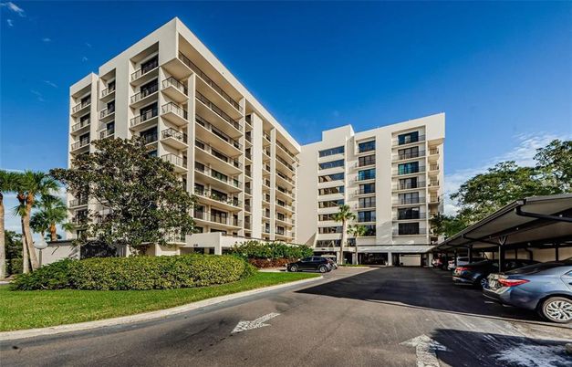Exterior, Facade, Condo Building