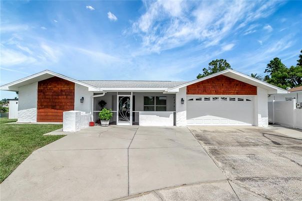 Attached, Exterior, Facade, Ranch