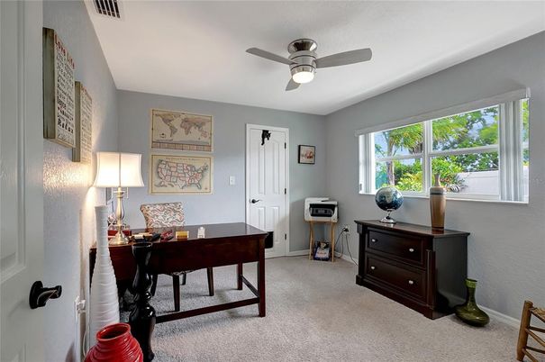 Home Office, Interior