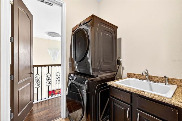 Interior, Washer, Wood Texture Flooring