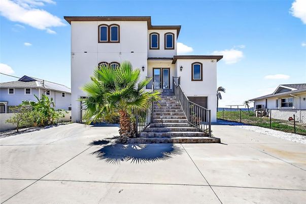 Exterior, Facade, Spanish Mediterranean