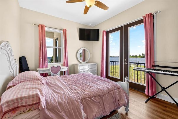 Bedroom, Interior, Water, Wood Texture Flooring
