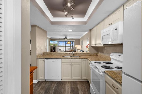 Interior, Kitchen, Pendant Lights, Wood Texture Flooring