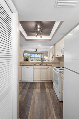 Interior, Kitchen, Pendant Lights, Wood Texture Flooring