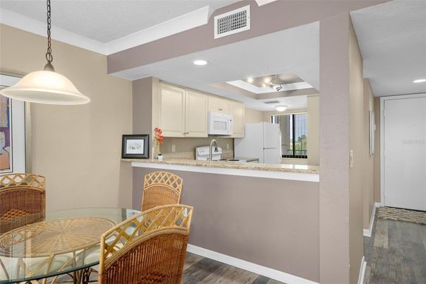 Dining room, Interior, Kitchen, Pendant Lights, Recessed Lighting, Wood Texture Flooring