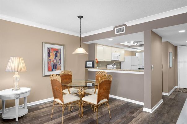Dining room, Interior, Kitchen, Pendant Lights, Recessed Lighting, Wood Texture Flooring