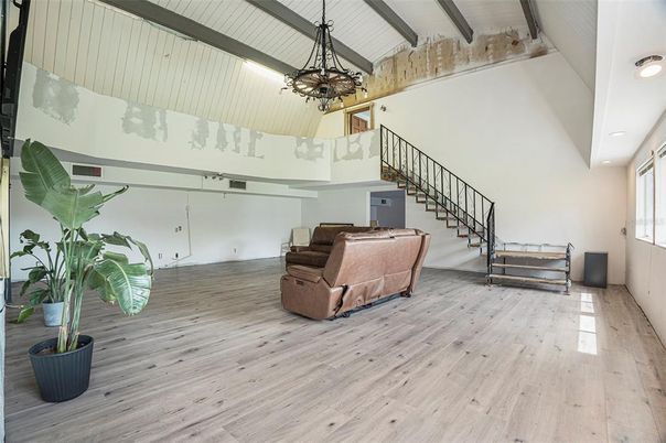 Interior, Pendant Lights, Wood Texture Flooring