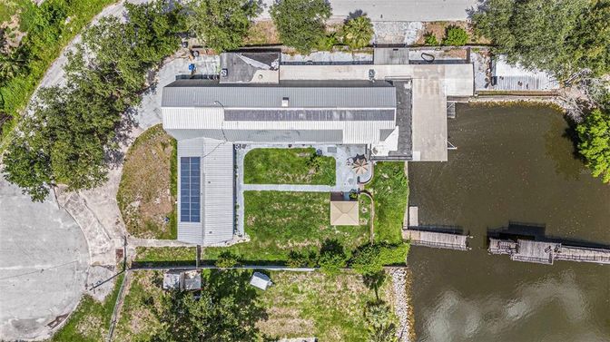 Exterior, Drone