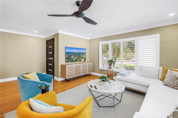 Interior, Living room, Recessed Lighting, Wood Texture Flooring
