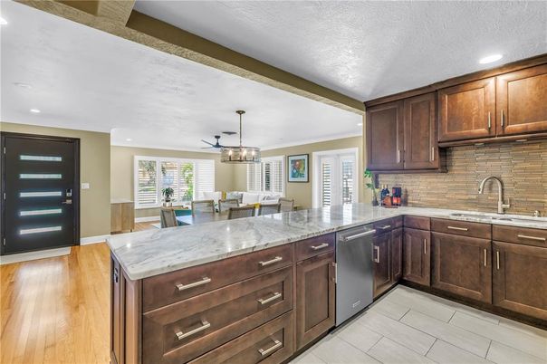 Dining room, Interior, Kitchen, Pendant Lights, Recessed Lighting, Wood Texture Flooring