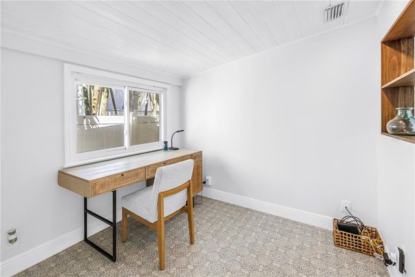 Home Office, Interior