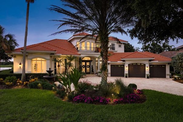 Attached, Exterior, Facade, Mediterranean