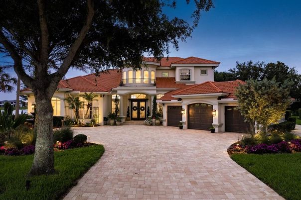 Attached, Exterior, Facade, Mediterranean