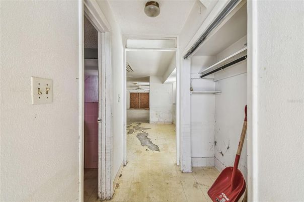 Interior, Walk-in Closets