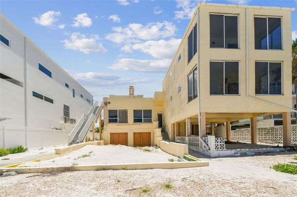 Exterior, Facade, Rowhouse