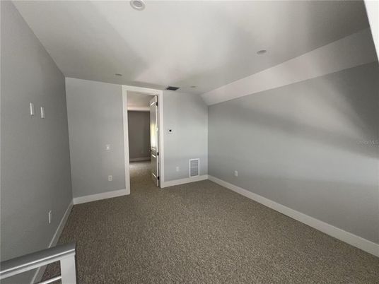Empty room, Interior, Recessed Lighting