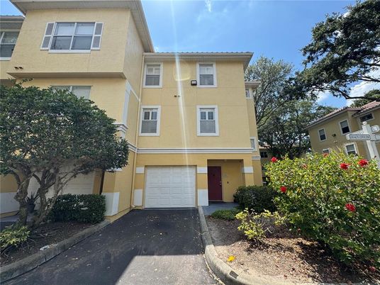 Attached, Exterior, Facade, Rowhouse