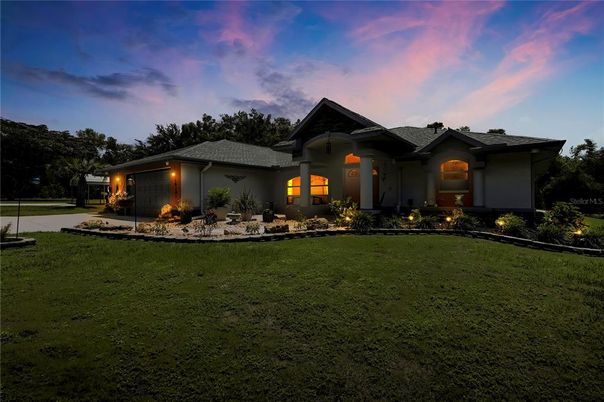 Backyard, Exterior, Facade, Ranch