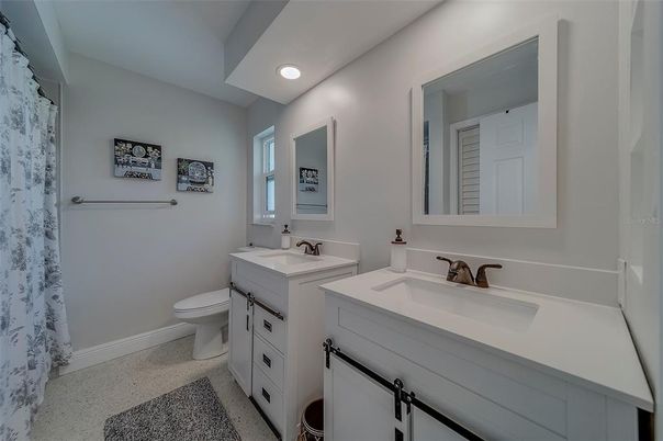 Bathroom, Dual Sink Vanities, Interior, Recessed Lighting