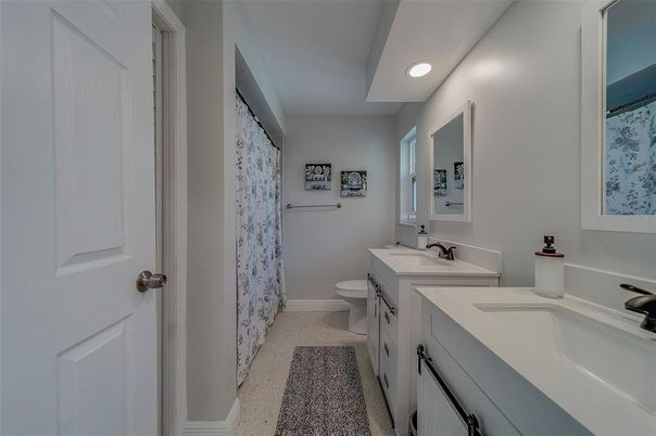 Bathroom, Dual Sink Vanities, Interior, Recessed Lighting