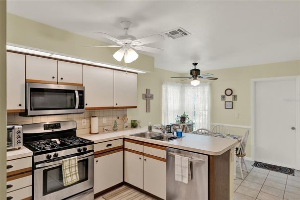 Dining room, Interior, Kitchen, Stainless Steel Appliances