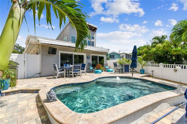 Exterior, Pool