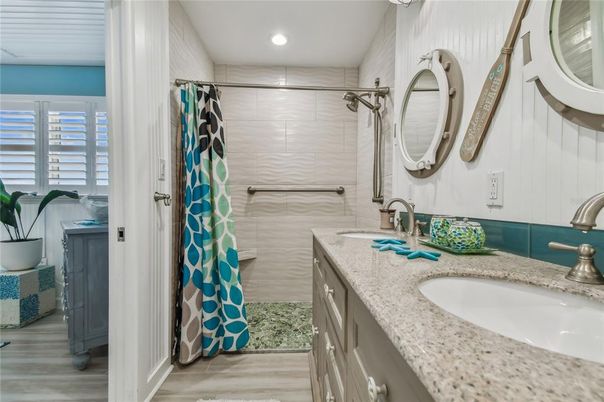 Bathroom, Dual Sink Vanities, Interior, Recessed Lighting