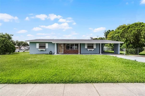 Backyard, Exterior, Facade, Brick Facade, Ranch