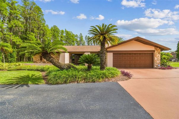 Attached, Exterior, Facade, Ranch