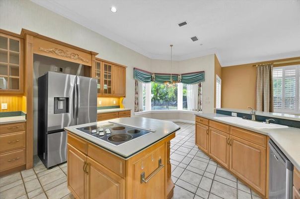 Dining room, Interior, Kitchen, Pendant Lights, Recessed Lighting, Stainless Steel Appliances
