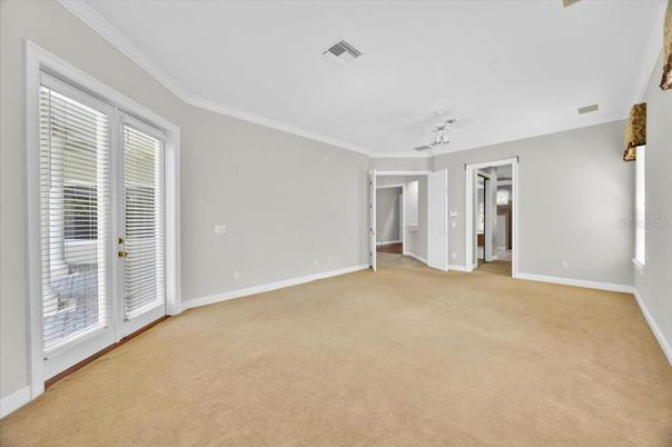 Empty room, Interior