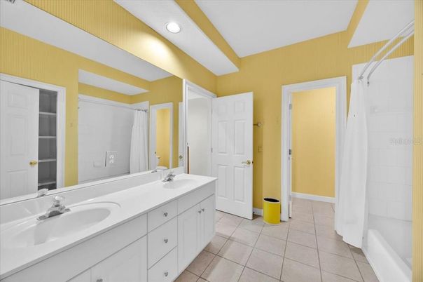 Bathroom, Dual Sink Vanities, Interior, Recessed Lighting