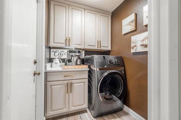 Interior, Washer, Wood Texture Flooring