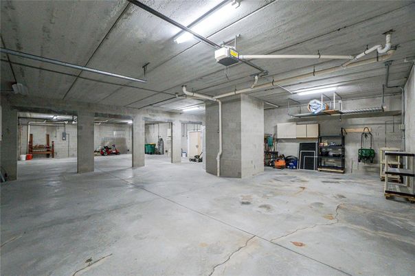 Garage, Interior