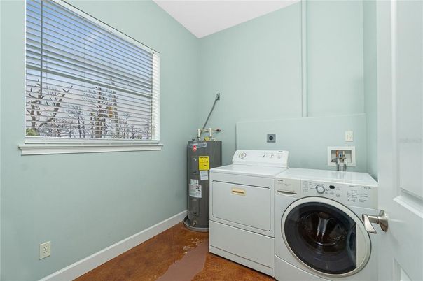 Interior, Washer, Wood Texture Flooring