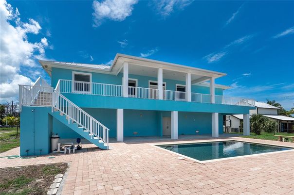 Exterior, Pool