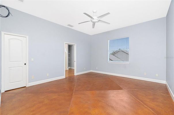 Empty room, Interior