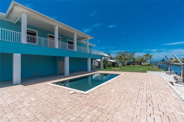Exterior, Pool, Water