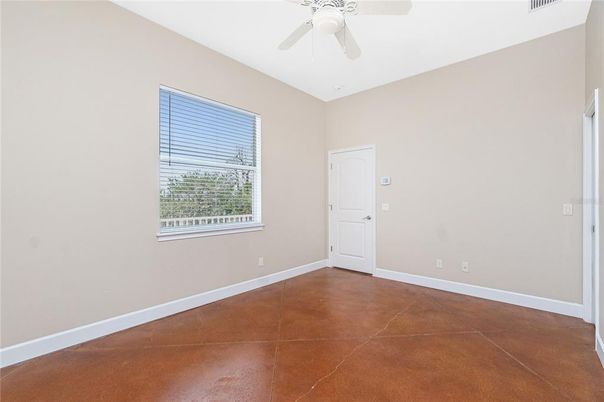 Empty room, Interior