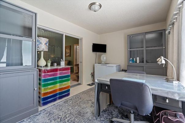 Home Office, Interior